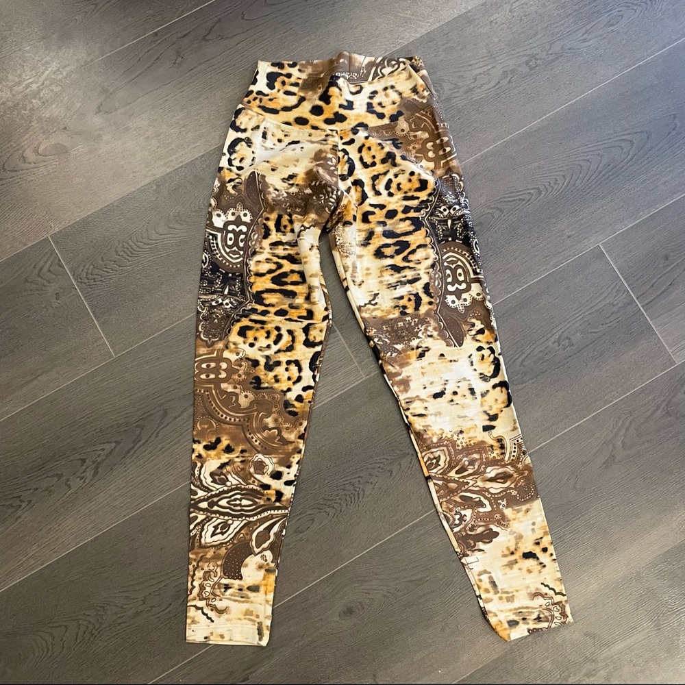 Liquido cheetah print leggings (Sz M)